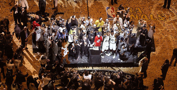 NBA编年史(2002-03):姚明来了! <a href=/mianfeilanqiu/spurs/ target=_blank class=infotextkey>马刺</a>复仇<a href=/mianfeilanqiu/lakers/ target=_blank class=infotextkey>湖人</a>