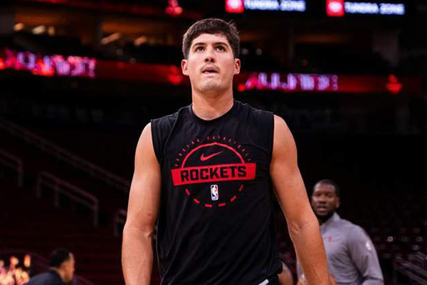 火箭战术困境与亮点：9人轮换+双塔阵容的喜与忧