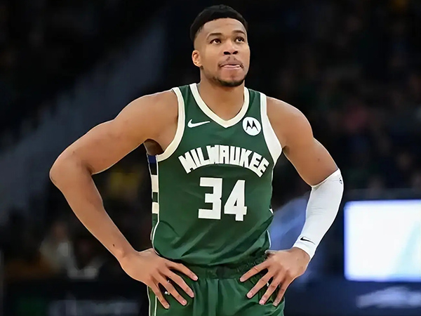 字母哥去留悬念：雄鹿困境与<a href=/mianfeilanqiu/warriors/ target=_blank class=infotextkey>勇士</a>的争夺机遇