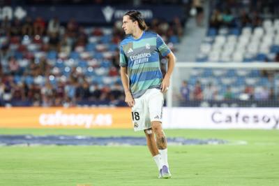 皇马5000万挖到左路铁闸！22岁A费7场全勤，<a href=/mianfeizuqiu/manlian/ target=_blank class=infotextkey>曼联</a>痛失瑰宝？