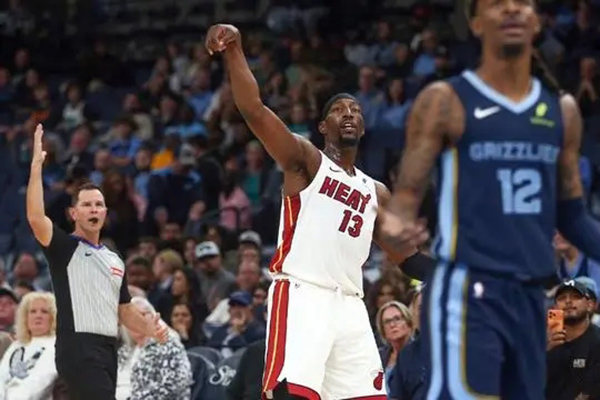 完美模仿<a href=/mianfeilanqiu/warriors/ target=_blank class=infotextkey>勇士</a>库里，热火队阿德巴约首节连中4记三分带队击败灰熊