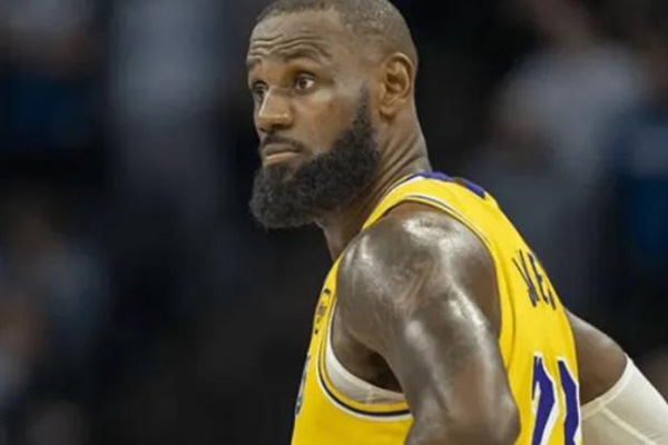 詹姆斯湖人生涯恐迎终点？5260万合同成过渡，<a href=/mianfeilanqiu/mavericks/ target=_blank class=infotextkey>独行侠</a><a href=/mianfeilanqiu/warriors/ target=_blank class=infotextkey>勇士</a>争传