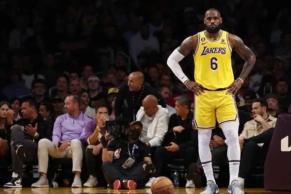 詹姆斯宣布2年后考虑退役，两大愿望引热议