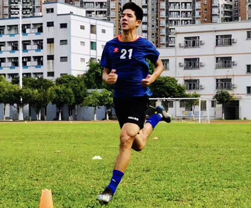 国足黑幕曝光：新人遭霸凌，深夜被叫醒买避孕套