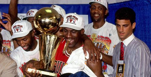 <a href=/mianfeilanqiu/bulls/ target=_blank class=infotextkey>公牛</a>完成三连冠伟业