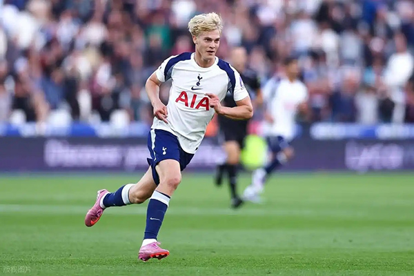 <a href=/mianfeizuqiu/ouguan/ target=_blank class=infotextkey>欧冠</a>-热刺1-0比利亚雷亚尔，贝里瓦尔造乌龙黄潜门将离谱黄油手