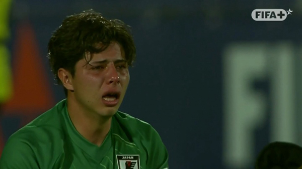 绝杀+痛哭!日本换门将神操作失败,混血门神跪地不起